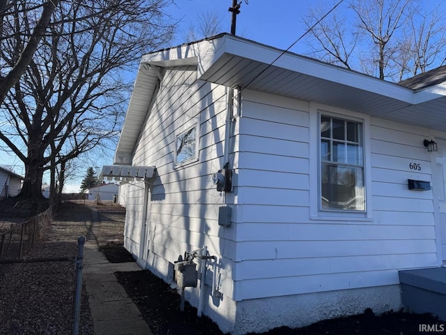 605 W 10th St, Muncie, IN 47302 - view of side of home