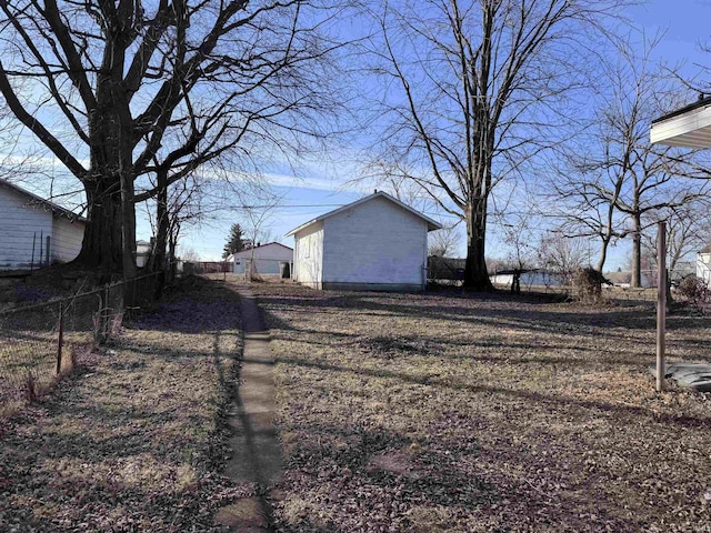605 W 10th St, Muncie, IN 47302 - view of yard