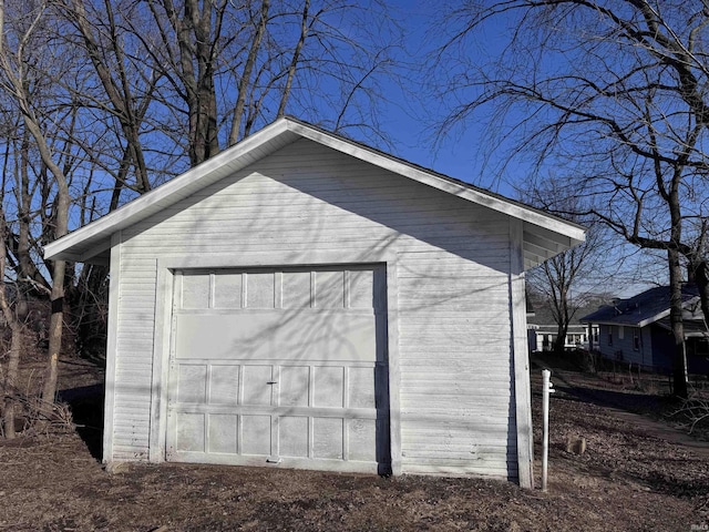 605 W 10th St, Muncie, IN 47302 - view of outbuilding featuring a garage