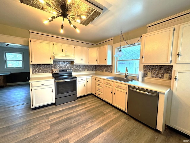 kitchen with stainless steel appliances, dark hardwood / wood-style floors, sink, and decorative backsplash