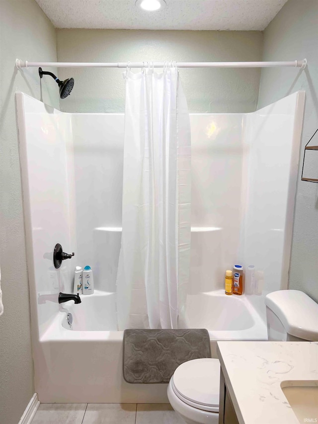 full bathroom featuring toilet, vanity, shower / bathtub combination with curtain, and a textured ceiling