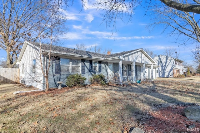 ranch-style house featuring a front lawn