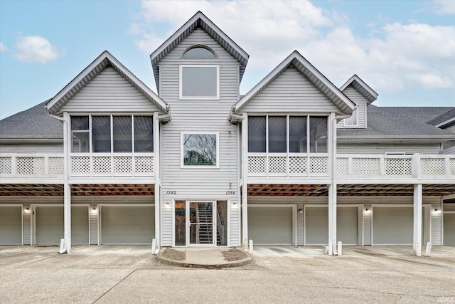 view of front facade featuring a garage