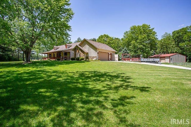 view of front facade with a garage and a front yard