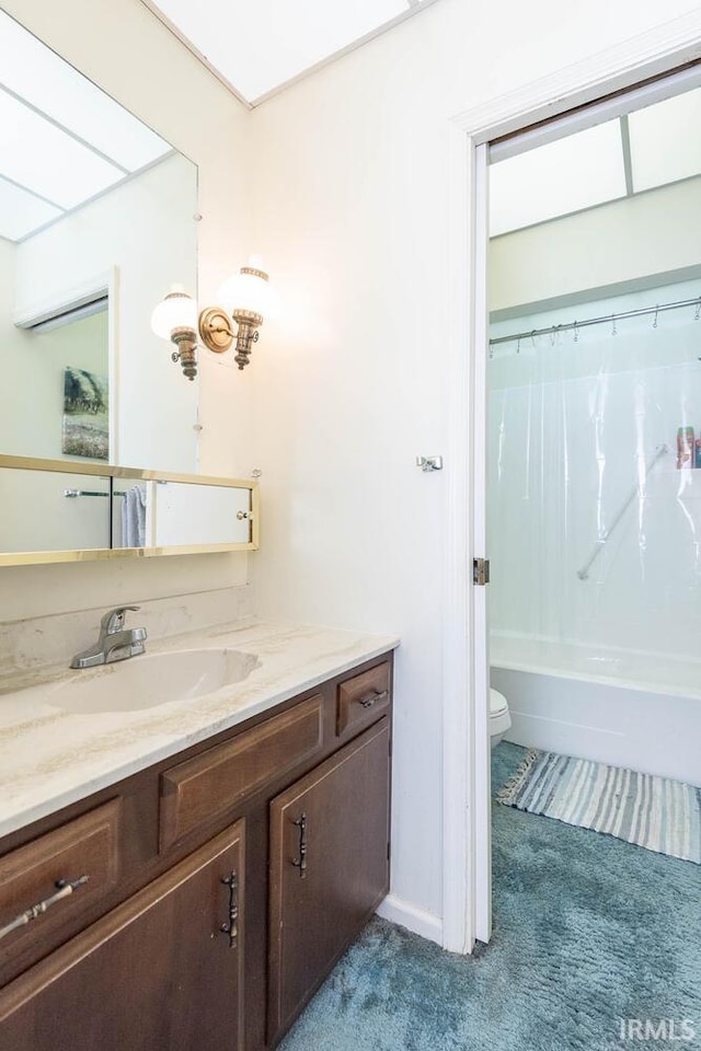 full bathroom featuring vanity, toilet, and shower / bath combo