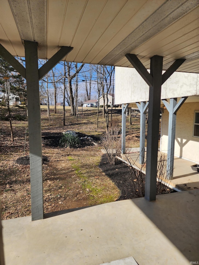 view of yard featuring a patio