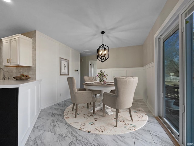 dining area with a notable chandelier