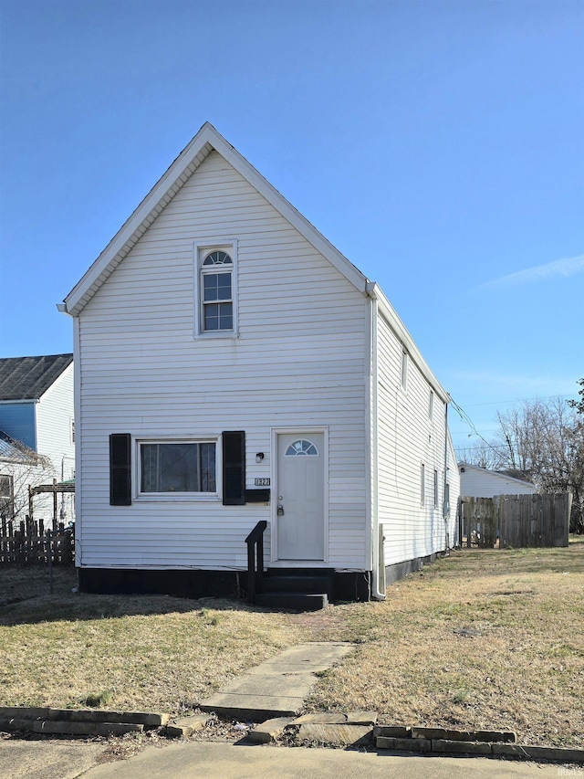 view of front of house featuring a front yard