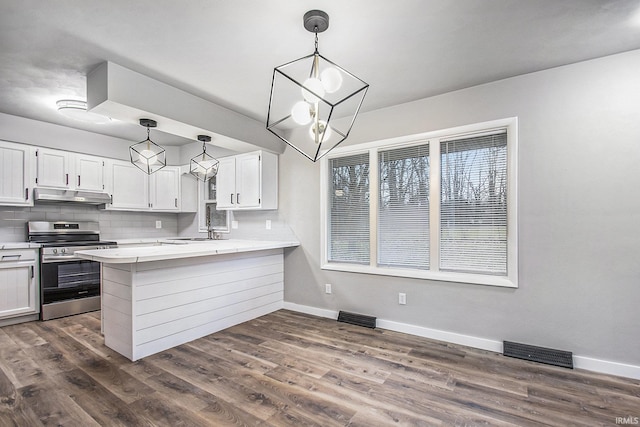 kitchen featuring white cabinetry, stainless steel electric stove, backsplash, and kitchen peninsula