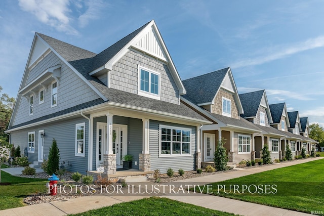 view of front of house featuring a front lawn