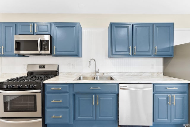 kitchen featuring sink, stainless steel appliances, and blue cabinets