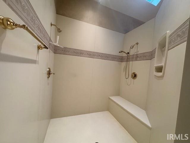 bathroom featuring tiled shower
