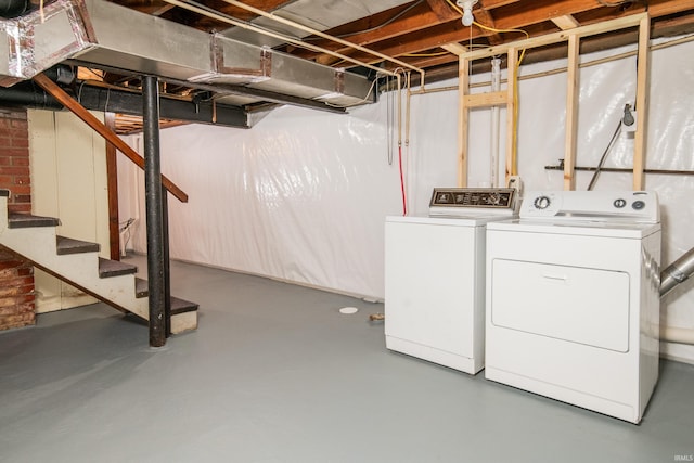 basement featuring independent washer and dryer