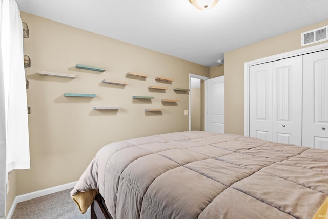 bedroom featuring carpet floors and a closet