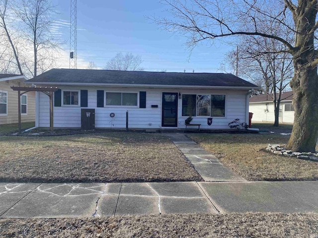 single story home with a front yard