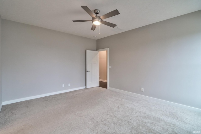 unfurnished room with carpet flooring and ceiling fan