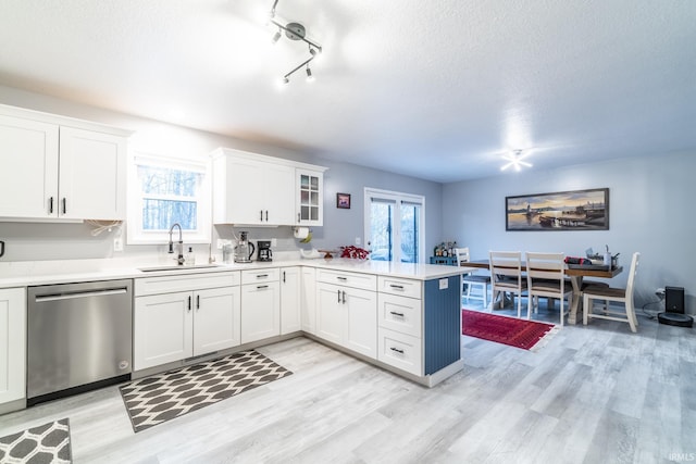 kitchen featuring white cabinets, sink, kitchen peninsula, and dishwasher