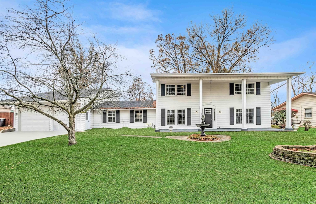 view of front facade featuring a garage and a front lawn