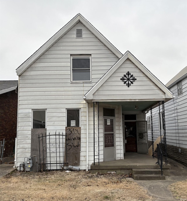 314 W Missouri St, Evansville, IN 47710 - bungalow-style home featuring a porch