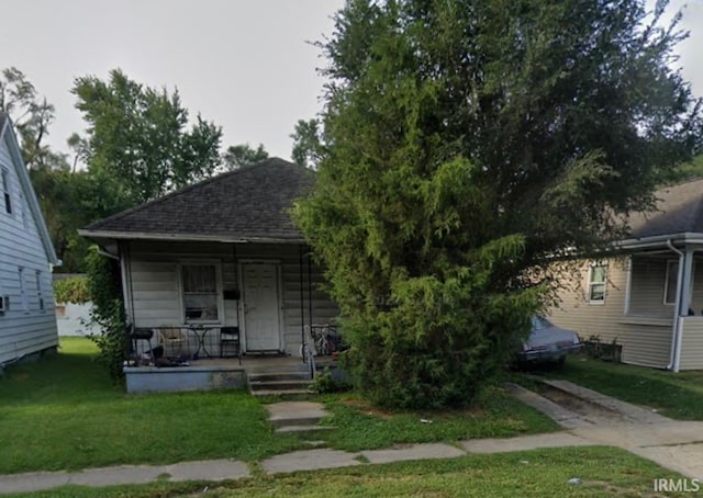 bungalow with a front lawn and a porch