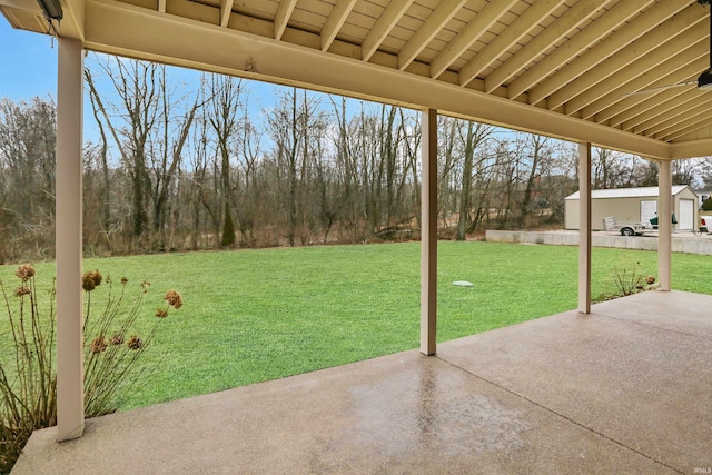 view of yard featuring a patio