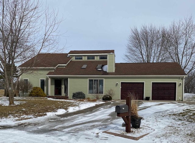 view of front facade featuring driveway and an attached garage