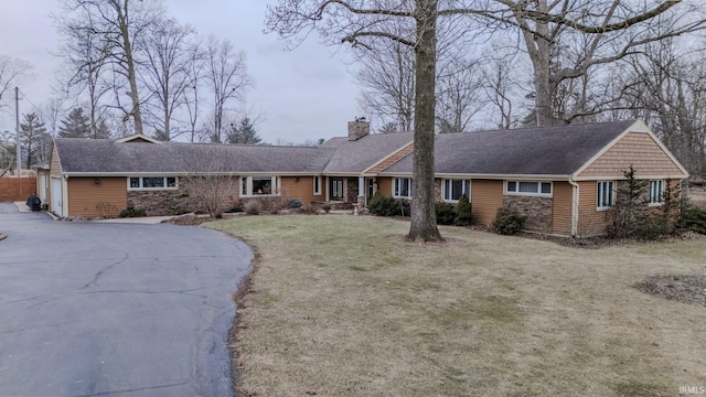 ranch-style home with a front yard