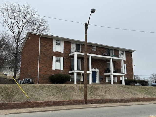 view of front facade