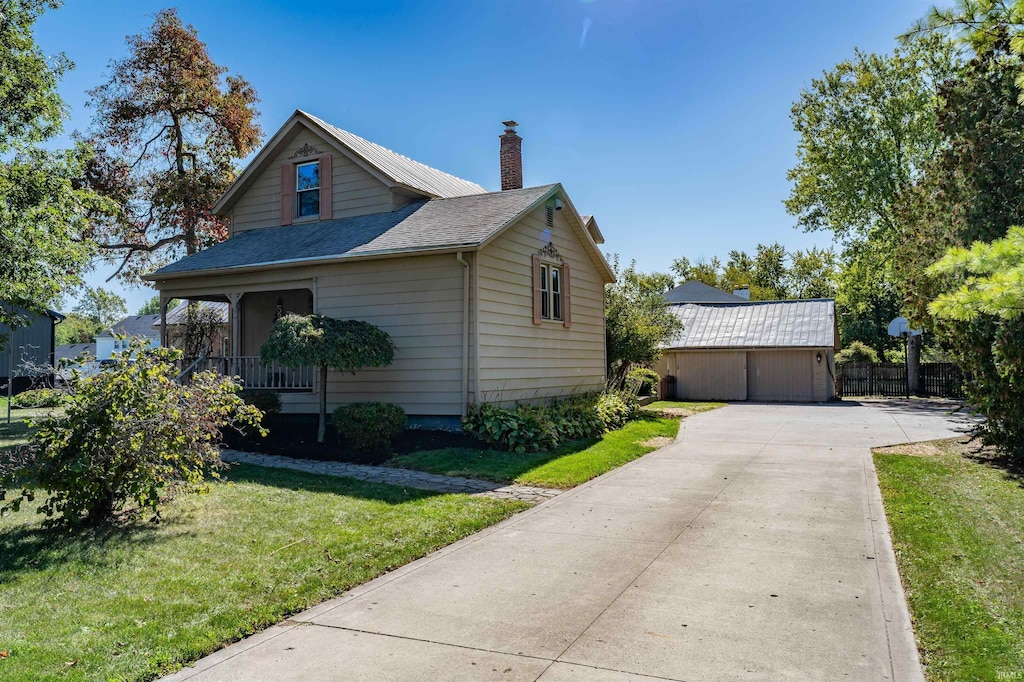 view of front facade with a porch and a front lawn