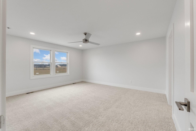 carpeted empty room featuring ceiling fan