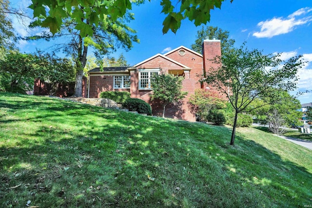 view of front of property with a front yard