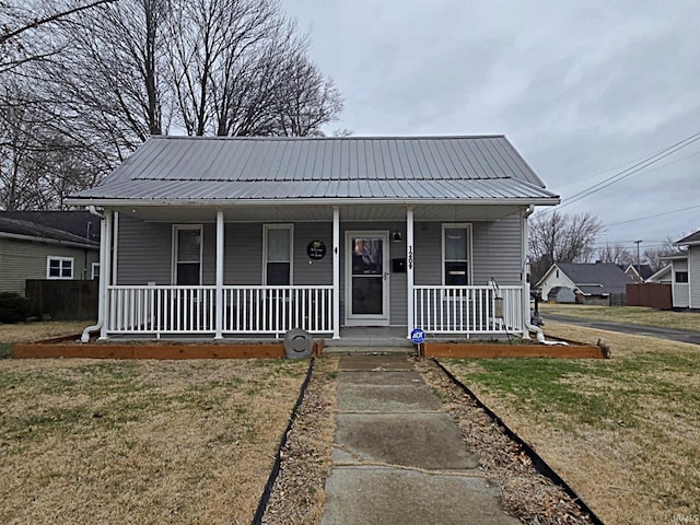 bungalow with a front lawn and covered porch