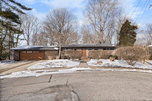 view of front facade featuring a garage