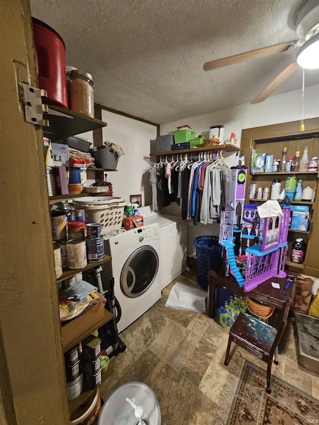 washroom featuring a textured ceiling, washer and dryer, and ceiling fan