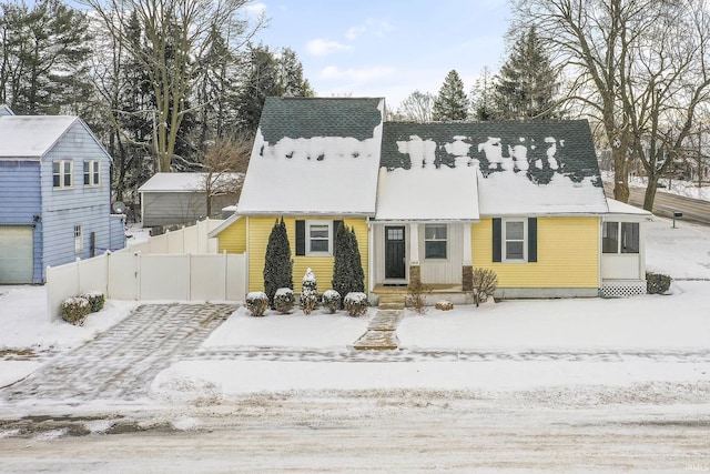 view of front of property