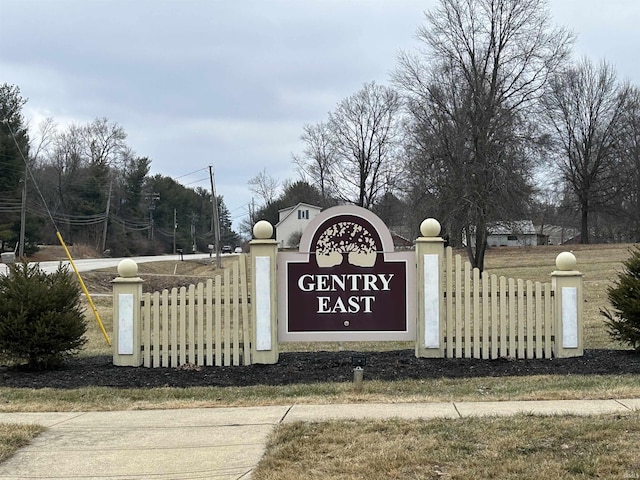 view of community / neighborhood sign