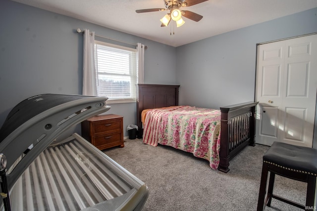 bedroom featuring light carpet and a ceiling fan