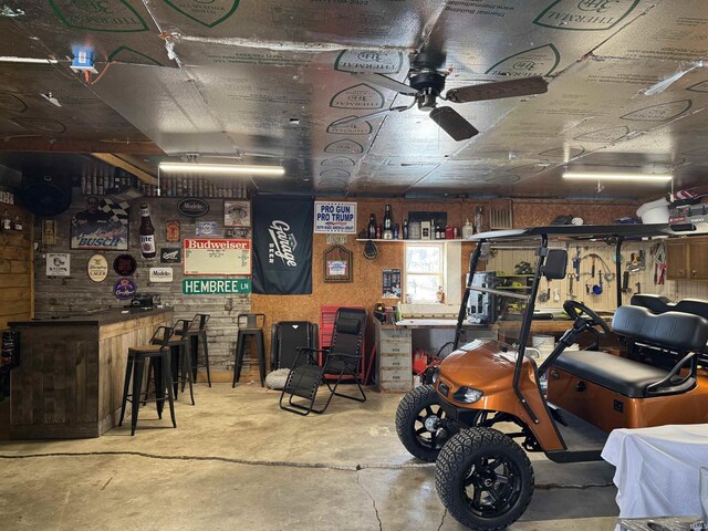 garage featuring ceiling fan