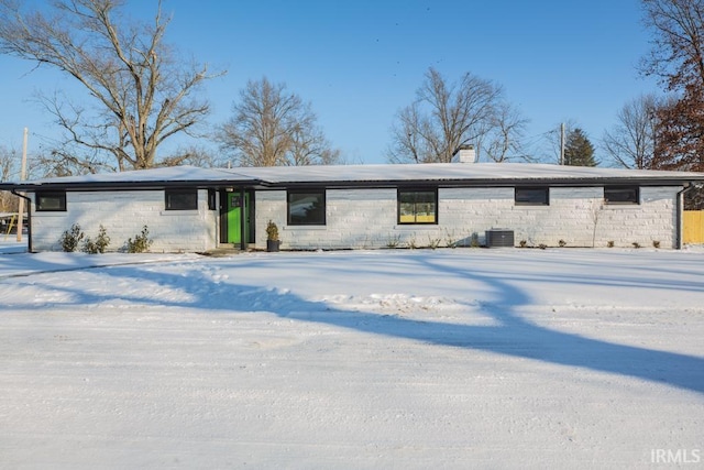 6400 Jefferson Ave, Evansville, IN 47715 - view of front of home featuring a chimney