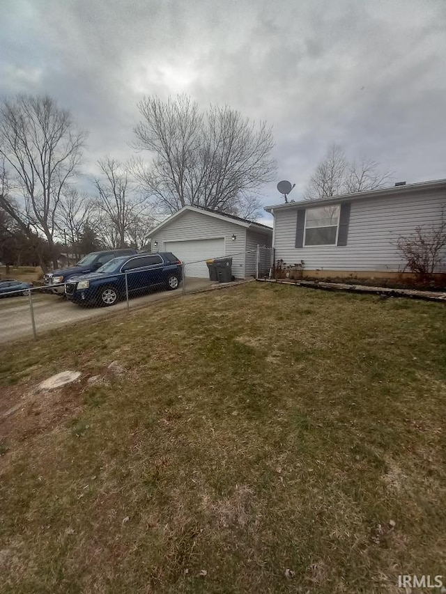 view of front of house with a front lawn