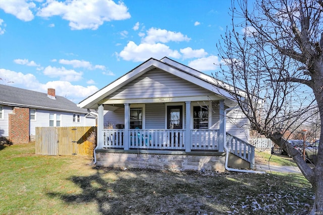 view of front facade featuring a porch and a front yard