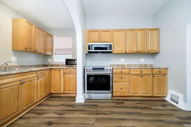 602 N Harrison St, Alexandria, IN 46001 - kitchen featuring dark wood-style flooring, visible vents, stainless steel appliances, and light countertops