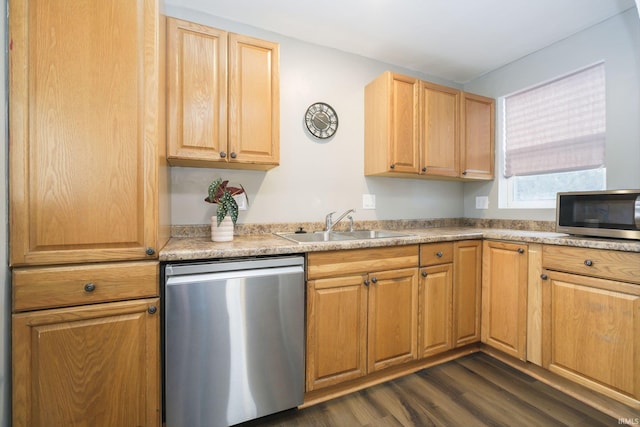 602 N Harrison St, Alexandria, IN 46001 - kitchen featuring dark wood-style floors, stainless steel appliances, a sink, and light countertops