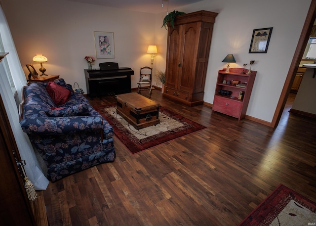 living area with dark wood-style floors and baseboards