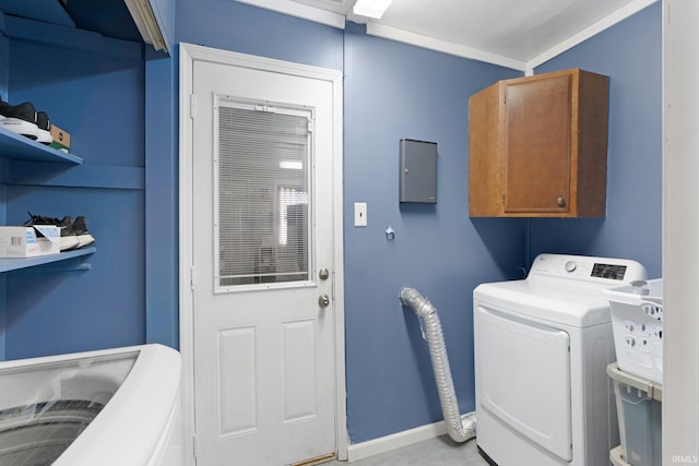 laundry area featuring baseboards, cabinet space, and washing machine and clothes dryer