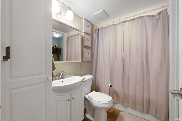 full bath featuring a textured ceiling, toilet, visible vents, vanity, and shower / bath combo with shower curtain