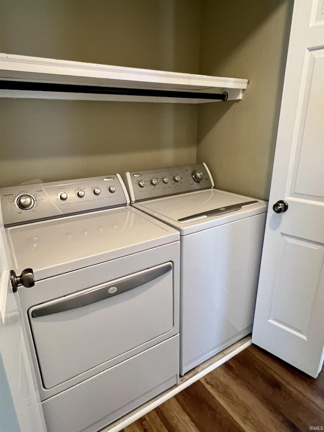 washroom with laundry area, dark wood-style flooring, and independent washer and dryer