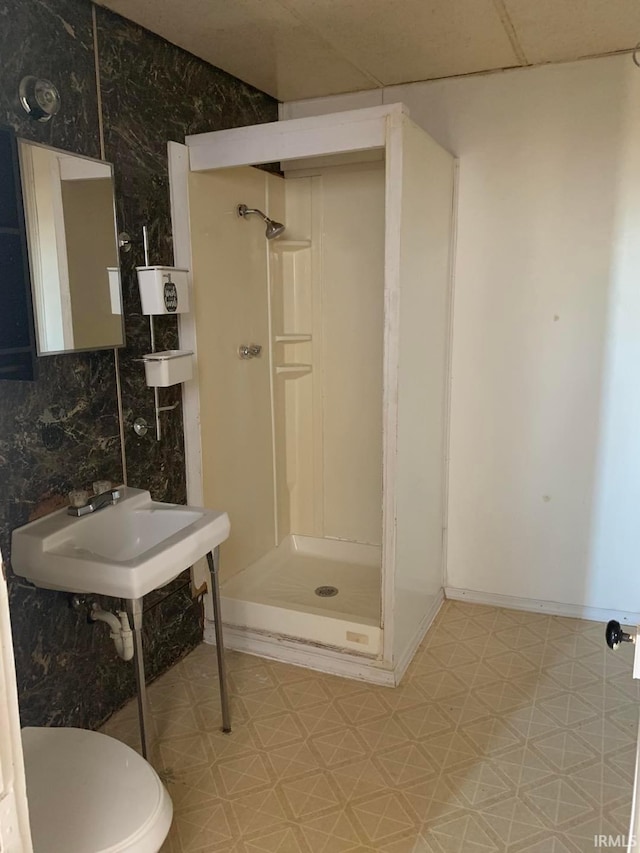 1419 Cumberland Ave, Evansville, IN 47712 - bathroom with decorative backsplash, a shower stall, toilet, and tile patterned floors