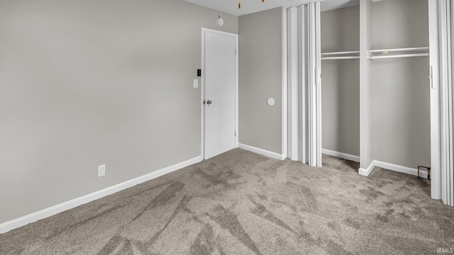 unfurnished bedroom featuring a closet, carpet flooring, and baseboards