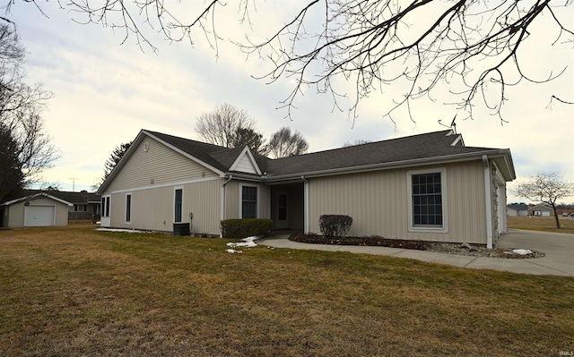 view of front of home featuring a front lawn